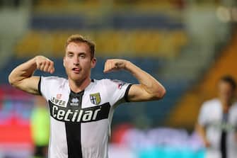 PARMA, ITALY - JULY 22: Dejan Kulusevski of Parma FC celebrates after scoring a goal during the Serie A match between Parma Calcio and  SSC Napoli at Stadio Ennio Tardini on July 22, 2020 in Parma, Italy.  (Photo by Gabriele Maltinti/Getty Images)