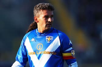 BRESCIA, ITALY - NOVEMBER 02: Roberto Baggio of Brescia is seen during the Serie A match between Brescia and Parma at the Stadio Mario Rigamonti on November 2, 2003 in Brescia, Italy. (Photo by Etsuo Hara/Getty Images)