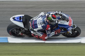 ASSEN, NETHERLANDS - JUNE 29:  Jorge Lorenzo of Spain and Yamaha Factory Racing rounds the bend during the MotoGP race during the MotoGp Of Holland - Race at TT Circuit Assen on June 29, 2013 in Assen, Netherlands.  (Photo by Mirco Lazzari gp/Getty Images)