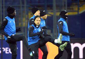 Atalanta's Argentinian forward Papu Gomez and teammates take part in a training session at the Metallist stadium in Kharkiv on December 10, 2019 on the eve of the UEFA Champions League group C football match between FC Shakhtar Donetsk and Atalanta BC. (Photo by Sergei SUPINSKY / AFP) (Photo by SERGEI SUPINSKY/AFP via Getty Images)