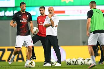 REGGIO NELL'EMILIA, ITALY - JULY 21: Stefano Pioli head coach of AC Milan looks on during warms up before the Serie A match between US Sassuolo and AC Milan at Mapei Stadium - CittÃ  del Tricolore on July 21, 2020 in Reggio nell'Emilia, Italy. (Photo by Alessandro Sabattini/Getty Images)