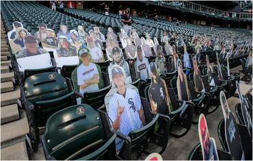Coronavirus, negli Usa il baseball riparte con tifosi cartonati. FOTO