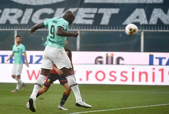 Inter's Romelu Lukaku (L) score the gol during the Italian Serie A soccer match Genoa Cfc vs Fc Inter at Luigi Ferraris stadium in Genoa, Italy, 25 July 2020.
ANSA/LUCA ZENNARO