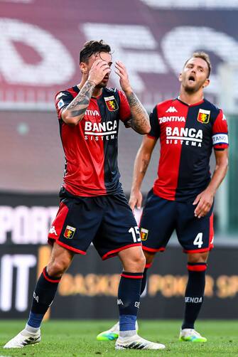 GENOA, ITALY - JULY 25: Filip Jagiello and Domenico Criscito of Genoa react with disappointment during the Serie A match between Genoa CFC and  FC Internazionale at Stadio Luigi Ferraris on July 25, 2020 in Genoa, Italy. (Photo by Paolo Rattini/Getty Images)