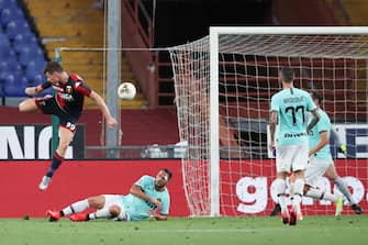 GENOA, ITALY - JULY 25: Andrea Pinamonti of Genoa CFC hits the crossbar with this back heeled effort during the Serie A match between Genoa CFC and  FC Internazionale at Stadio Luigi Ferraris on July 25, 2020 in Genoa, Italy. (Photo by Jonathan Moscrop/Getty Images)