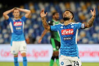 NAPLES, ITALY - JULY 25: Lorenzo Insigne of SSC Napoli stands disappointed during the Serie A match between SSC Napoli and  US Sassuolo at Stadio San Paolo on July 25, 2020 in Naples, Italy. (Photo by Francesco Pecoraro/Getty Images)