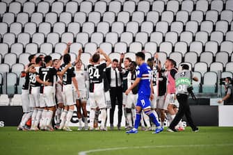 TURIN, ITALY - JULY 26: Juventus team celebrates championship Serie A during the Italian Serie A   match between Juventus v Sampdoria at the Allianz Stadium on July 26, 2020 in Turin Italy (Photo by Mattia Ozbot/Soccrates/Getty Images)