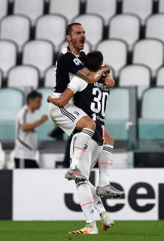 TURIN, ITALY - JULY 26: Leonardo Bonucci of Juventus and Rodrigo Bentancur of Juventus celebrate winning the Serie A title during the Serie A match between Juventus and UC Sampdoria at Allianz Stadium on July 26, 2020 in Turin, Italy. (Photo by Chris Ricco/Getty Images)