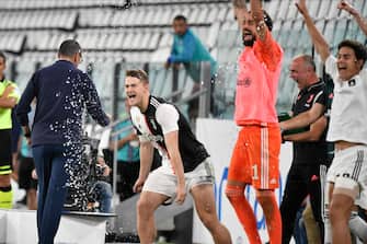 TURIN, ITALY - JULY 26: Matthijs de Ligt of Juventus FC celebrates a scudetto during the Serie A match between Juventus and  UC Sampdoria at Allianz Stadium on July 26, 2020 in Turin, Italy. (Photo by Stefano Guidi/Getty Images)