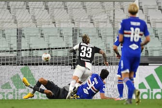 TURIN, ITALY - JULY 26:  Federico Bernardeschi (C) of Juventus scores a goal during the Serie A match between Juventus and  UC Sampdoria at Allianz Stadium on July 26, 2020 in Turin, Italy.  (Photo by Valerio Pennicino/Getty Images)