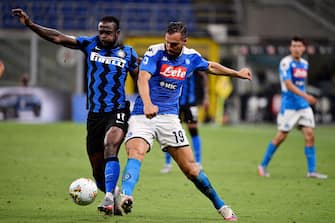MILAN, ITALY - JULY 28: (L-R) Victor Moses of Internazionale, Nikola Maksimovic of Napoli  during the Italian Serie A   match between Internazionale v Napoli at the San Siro on July 28, 2020 in Milan Italy (Photo by Mattia Ozbot/Soccrates/Getty Images)