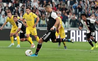 TURIN, ITALY - SEPTEMBER 21:  Cristiano Ronaldo of Juventus takes a penalty kick and scores the second goal of his team during the Serie A match between Juventus and Hellas Verona at Allianz Stadium on September 21, 2019 in Turin, Italy.  (Photo by Emilio Andreoli/Getty Images)