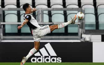 TURIN, ITALY - JULY 26: Cristiano Ronaldo of Juventus controls the ball during the Serie A match between Juventus and UC Sampdoria at Allianz Stadium on July 26, 2020 in Turin, Italy. (Photo by Chris Ricco/Getty Images)