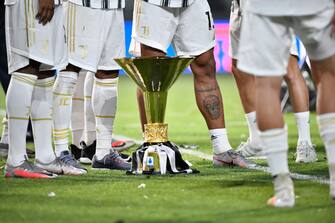 TURIN, ITALY - AUGUST 01: The trophy sits on the field after Juventis wins the Serie A Championship 2019-2020 between Juventus and AS Roma at Allianz Stadium on August 1, 2020 in Turin, Italy. (Photo by Stefano Guidi/Getty Images)