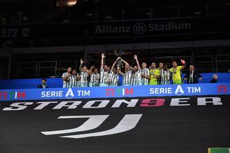 Juventus' team jubilate during the celebrations for the Juventus' victory of the 9th consecutive Italian championship (scudetto) at Allianz Stadium in Turin, Italy, 01 August 2020. ANSA/ALESSANDRO DI MARCO