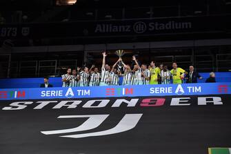 Juventus' players jubilate during the celebrations for the Juventus' victory of the 9th consecutive Italian championship (scudetto) at Allianz Stadium in Turin, Italy, 01 August 2020. ANSA/ALESSANDRO DI MARCO