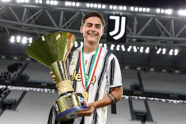 TURIN, ITALY - AUGUST 01: Paulo Dybala of Juventus celebrates with the scudetto following the Serie A match between Juventus and  AS Roma at  on August 01, 2020 in Turin, Italy. (Photo by Jonathan Moscrop/Getty Images)