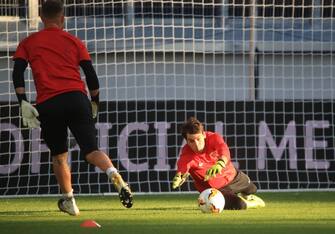 Sevilla's Spanish goalkeeper Javi Diaz makes a save during a training session on the eve of the UEFA Europa League round of 16 football match Sevilla FC vs AS Roma at the MSV Arena on August 5, 2020 in Duisburg, Germany. (Photo by WOLFGANG RATTAY / POOL / AFP) (Photo by WOLFGANG RATTAY/POOL/AFP via Getty Images)