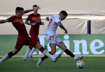 DUISBURG, GERMANY - AUGUST 06: Sergio Reguilon scores his sides first goal during the UEFA Europa League round of 16 single-leg match between Sevilla FC and AS Roma at MSV Arena on August 06, 2020 in Duisburg, Germany. (Photo by Wolfgang Rattay/Pool via Getty Images)