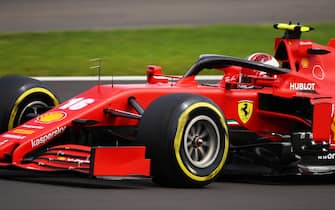 NORTHAMPTON, ENGLAND - AUGUST 08: Charles Leclerc of Monaco driving the (16) Scuderia Ferrari SF1000 on track during qualifying for the F1 70th Anniversary Grand Prix at Silverstone on August 08, 2020 in Northampton, England. (Photo by Bryn Lennon/Getty Images)