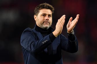 1185973972 BELGRADE, SERBIA - NOVEMBER 06: Mauricio Pochettino, Manager of Tottenham Hotspur claps the fans after the UEFA Champions League group B match between Crvena Zvezda and Tottenham Hotspur at Rajko Mitic Stadium on November 06, 2019 in Belgrade, Serbia. (Photo by Justin Setterfield/Getty Images)