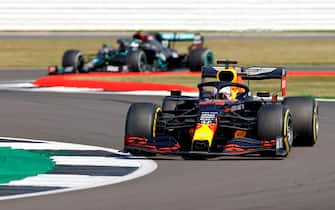 Red Bull's Dutch driver Max Verstappen (R) leads Mercedes' Finnish driver Valtteri Bottas (top) through a corner during the F1 70th Anniversary Grand Prix at Silverstone on August 9, 2020 in Northampton. - The race commemorates the 70th anniversary of the inaugural world championship race, held at Silverstone in 1950. (Photo by ANDREW BOYERS / POOL / AFP) (Photo by ANDREW BOYERS/POOL/AFP via Getty Images)