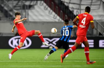 DUESSELDORF, GERMANY - AUGUST 10: Kai Havertz of Bayer Leverkusen stretches for the ball during the UEFA Europa League Quarter Final between FC Internazionale and Bayer 04 Leverkusen at Merkur Spiel-Arena on August 10, 2020 in Duesseldorf, Germany. (Photo by Martin Meissner/Pool via Getty Images)