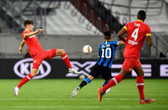 DUESSELDORF, GERMANY - AUGUST 10: Kai Havertz of Bayer Leverkusen stretches for the ball during the UEFA Europa League Quarter Final between FC Internazionale and Bayer 04 Leverkusen at Merkur Spiel-Arena on August 10, 2020 in Duesseldorf, Germany. (Photo by Martin Meissner/Pool via Getty Images)