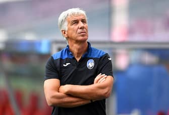 LISBON, PORTUGAL - AUGUST 11: Gian Piero Gasperini, Manager of Atalanta looks on during the Atalanta walk around ahead of the UEFA Champions League Quarter Final match between Atalanta and PSG at Estadio do Sport Lisboa e Benfica on August 11, 2020 in Lisbon, Portugal. (Photo by David Ramos/Getty Images)