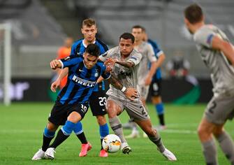 Inter Milan's Argentinian forward Lautaro Martinez (L) and Shakhtar Donetsk's Brazilian midfielder Alan Patrick vie for the ball during the UEFA Europa League semi-final football match Inter Milan v Shakhtar Donetsk on August 17, 2020 in Duesseldorf, western Germany. (Photo by Sascha Steinbach / POOL / AFP) (Photo by SASCHA STEINBACH/POOL/AFP via Getty Images)