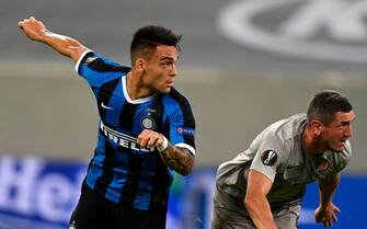 Inter Milan's Argentinian forward Lautaro Martinez (L) scores the opening goal past Shakhtar Donetsk's Ukrainian defender Serhiy Kryvtsov during the UEFA Europa League semi-final football match Inter Milan v Shakhtar Donetsk on August 17, 2020 in Duesseldorf, western Germany. (Photo by Sascha Steinbach / POOL / AFP) (Photo by SASCHA STEINBACH/POOL/AFP via Getty Images)