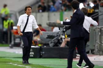 DUESSELDORF, GERMANY - AUGUST 10: Antonio Conte, Manager of Inter Milan celebrates at full time of the UEFA Europa League Quarter Final between FC Internazionale and Bayer 04 Leverkusen at Merkur Spiel-Arena on August 10, 2020 in Duesseldorf, Germany. (Photo by Dean Mouhtaropoulos/Getty Images)