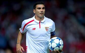 SEVILLE, SPAIN - SEPTEMBER 15: Jose Antonio Reyes of Sevilla FC holds the ball during the UEFA Champions League Group D match between Sevilla FC and VfL Borussia Monchengladbach at Estadio Ramon Sanchez Pizjuan on September 15, 2015 in Seville, Spain.  (Photo by Gonzalo Arroyo Moreno/Getty Images)