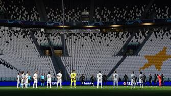 Juventus' and Lyon's players hold a minute of silence ahead the UEFA Champions League round of 16 second leg football match between Juventus and Olympique Lyonnais (OL), played behind closed doors due to the spread of the COVID-19 infection, caused by the novel coronavirus, at the Juventus stadium, in Turin , on August 7, 2020. (Photo by Miguel MEDINA / AFP) (Photo by MIGUEL MEDINA/AFP via Getty Images)