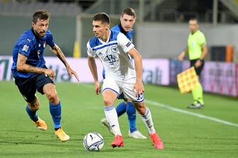 Bosnia-Herzegovina's midfielder Gojko Cimirot (C) in action during the UEFA National League soccer match between Italy and Bosnia-Herzegovina at the Artemio Franchi stadium in Florence, Italy, 4 September 2020ANSA/CLAUDIO GIOVANNINI