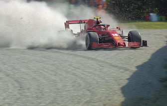 Un frame del brutto incidente per Charles Leclerc al 25/o giro del Gp di Monza. Gran botta per la Ferrari e per il monegasco, che è uscito con le proprie gambe dall'abitacolo. caos in pista, bandiera rossa e monoposto ai box prima della ripartenza. ANSA/www.formula1.com ++ NO SALES, EDITORIAL USE ONLY +++