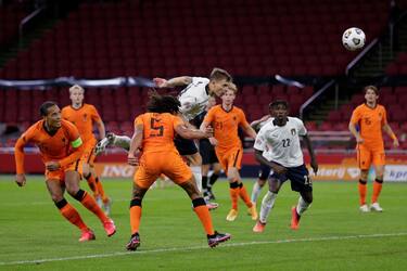 AMSTERDAM, NETHERLANDS - SEPTEMBER 7: Nicolo Barella of Italy scores the first goal to make it 0-1 during the  UEFA Nations league match between Holland  v Italy  at the Johan Cruijff ArenA on September 7, 2020 in Amsterdam Netherlands (Photo by Laurens Lindhout/Soccrates/Getty Images)