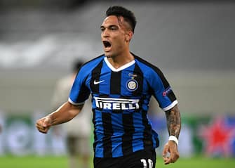 DUESSELDORF, GERMANY - AUGUST 17: Lautaro Martinez of Inter Milan celebrates after scoring his team's first goal during the UEFA Europa League Semi Final between Internazionale and Shakhtar Donetsk at Merkur Spiel-Arena (Duesseldorf Arena) on August 17, 2020 in Duesseldorf, Germany. (Photo by Sascha Steinbach/Pool via Getty Images)