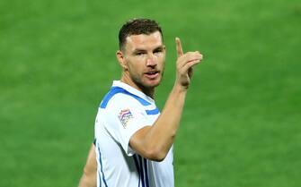 1228355391 FLORENCE, ITALY - SEPTEMBER 04: (BILD ZEITUNG OUT) Edin Dzeko of Bosnia and Herzegovina gestures during the UEFA Nations League group stage match between Italy and Bosnia and Herzegovina at Artemio Franchi on September 4, 2020 in Florence, Italy. (Photo by Matteo Ciambelli/DeFodi Images via Getty Images)