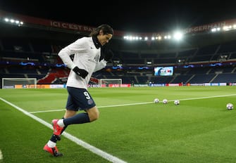 PARIS, FRANCE - MARCH 11: (FREE FOR EDITORIAL USE) In this handout image provided by UEFA, Edinson Cavani of Paris Saint-Germain runs out to warm up prior to the UEFA Champions League round of 16 second leg match between Paris Saint-Germain and Borussia Dortmund at Parc des Princes on March 11, 2020 in Paris, France. The match is played behind closed doors as a precaution against the spread of COVID-19 (Coronavirus).  (Photo by UEFA - Handout/UEFA via Getty Images)