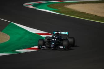 Mercedes' British driver Lewis Hamilton competes during the qualifying session at the Mugello circuit ahead of the Tuscany Formula One Grand Prix in Scarperia e San Piero on September 12, 2020. (Photo by Bryn Lennon / POOL / AFP) (Photo by BRYN LENNON/POOL/AFP via Getty Images)