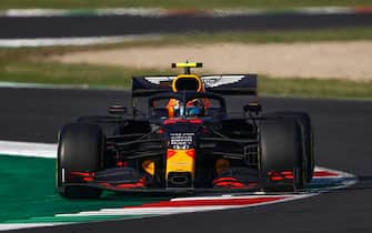 Red Bull's Thai driver Alex Albon competes during the Tuscany Formula One Grand Prix at the Mugello circuit in Scarperia e San Piero on September 13, 2020. (Photo by Bryn Lennon / POOL / AFP) (Photo by BRYN LENNON/POOL/AFP via Getty Images)