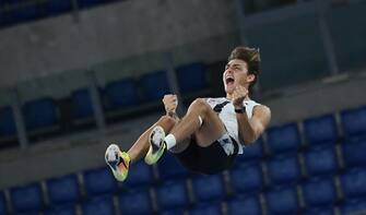 Sweden Armand Duplantis celebrates as he wins in the men's Pole Vault during the IAAF Diamond League competition on September 17, 2020 at the Olympic stadium in Rome. (Photo by ANDREAS SOLARO / AFP) (Photo by ANDREAS SOLARO/AFP via Getty Images)