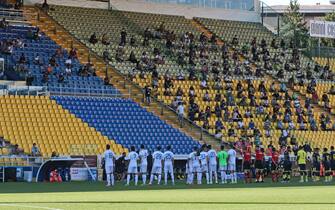 L'ingresso in campo delle squadre la partita amichevole Parma Calcio vs Empoli FC allo stadio Ennio Tardini di Parma primo stadio a riaprire al pubblico dopo il lockdown. Parma, 6 Settembre 2020. ANSA / ELISABETTA BARACCHI


