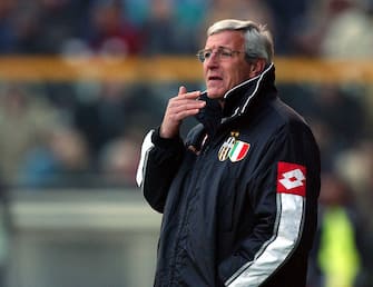 PARMA - FEBRUARY 16:  Marcelo Lippi, coach of Juventus, watches the action during the Serie A match between Parma and Juventus, played at the Ennio Tardini Stadium, Parma, Italy on February 16, 2003.  (Photo by Grazia Neri/Getty Images)