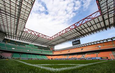 MILAN, ITALY - JULY 22: A general view fo the stadium during the Serie A match between FC Internazionale and  ACF Fiorentina at Stadio Giuseppe Meazza on July 22, 2020 in Milan, Italy. (Photo by Jonathan Moscrop/Getty Images)
