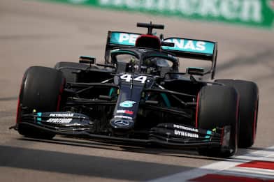 Formula 1, qualifiche Gp di Russia: Hamilton in pole, male le Ferrari