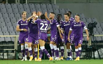 1228597971 FLORENCE, ITALY - SEPTEMBER 19: (BILD ZEITUNG OUT) Gaetano Castrovilli of ACF Fiorentina celebrates after scoring his team's first goal with team mates during the Serie A match between ACF Fiorentina and Torino FC at Stadio Artemio Franchi on September 19, 2020 in Florence, Italy. (Photo by Matteo Ciambelli/DeFodi Images via Getty Images)