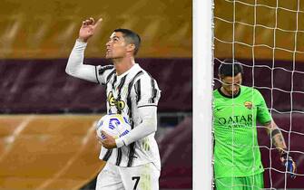 Juventus' Portuguese forward Cristiano Ronaldo celebrates after scoring a penalty past Roma's Italian goalkeeper Antonio Mirante and equalize 1-1 during the Italian Serie A football match Roma vs Juventus on September 27, 2020 at the Olympic stadium in Rome. (Photo by Tiziana FABI / AFP) (Photo by TIZIANA FABI/AFP via Getty Images)