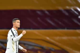 Juventus' Portuguese forward Cristiano Ronaldo celebrates after scoring the 2-2 equalizer during the Italian Serie A football match Roma vs Juventus on September 27, 2020 at the Olympic stadium in Rome. (Photo by Tiziana FABI / AFP) (Photo by TIZIANA FABI/AFP via Getty Images)